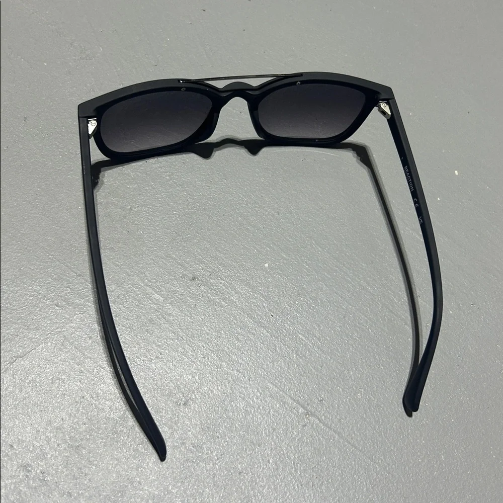 (NEW) Kenneth Cole Reaction Black Sunglasses